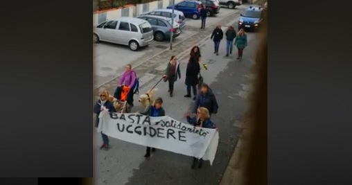 Manifestazione contro cacciatori